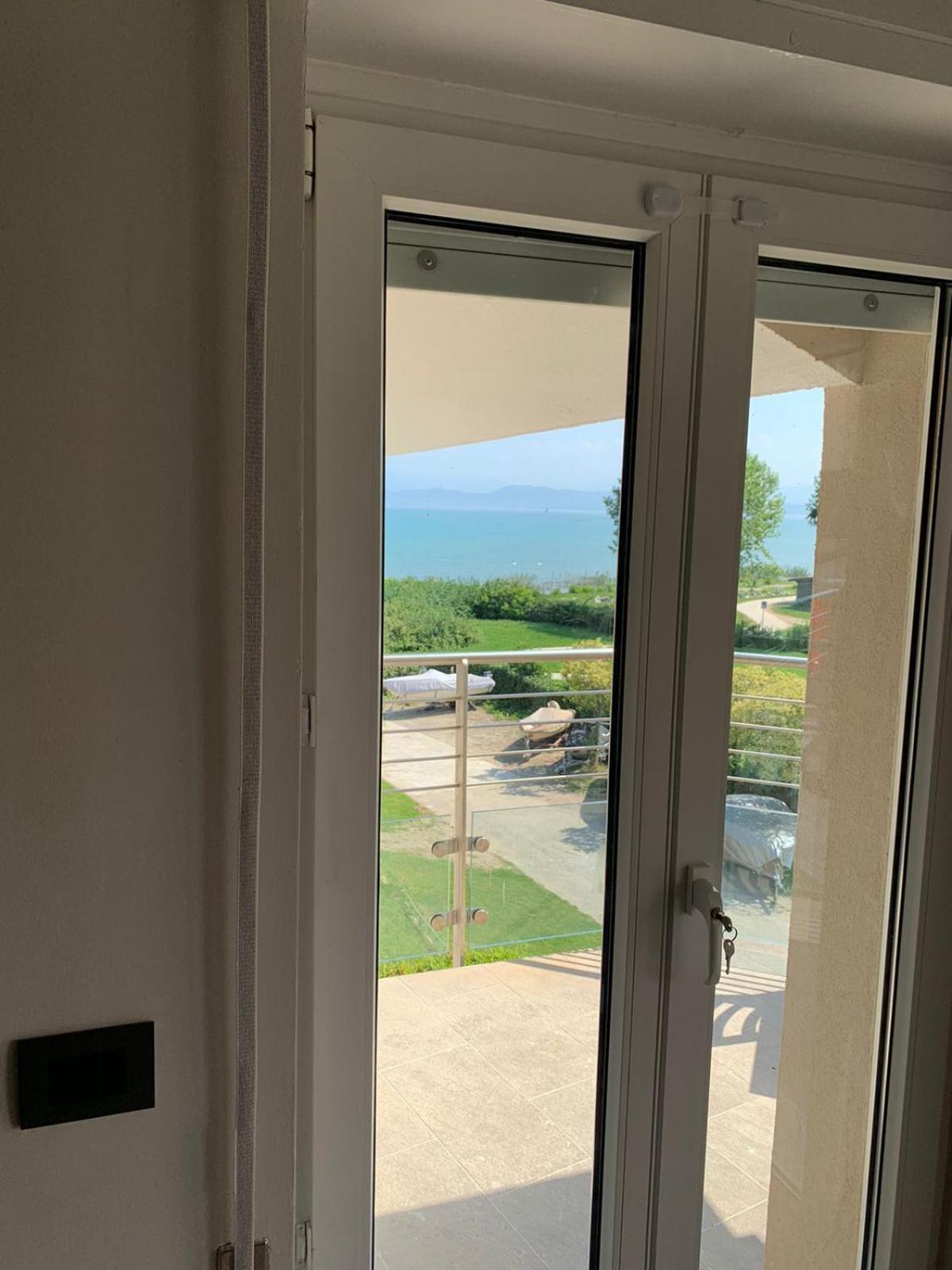 Seeblickwohnung Sirmione - Fronte Lago Mit Privatsteg 외부 사진