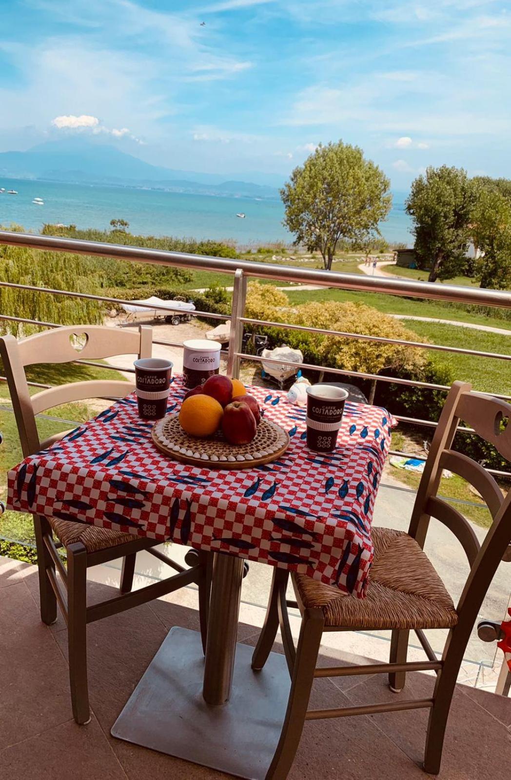 Seeblickwohnung Sirmione - Fronte Lago Mit Privatsteg 외부 사진